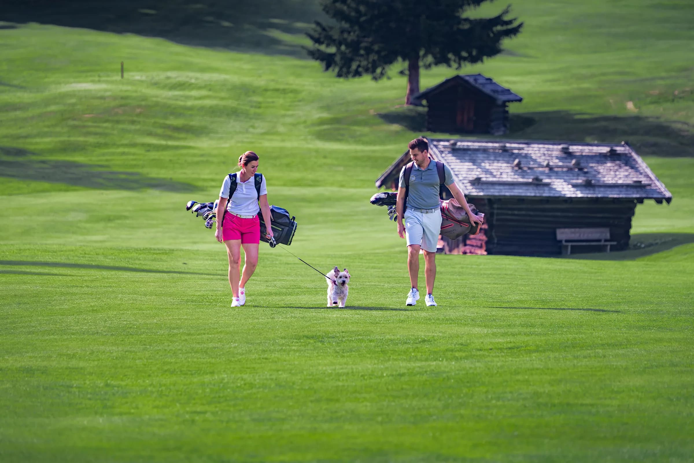 Golfspieler auf dem Golfplatz Wildmoos im Sommer